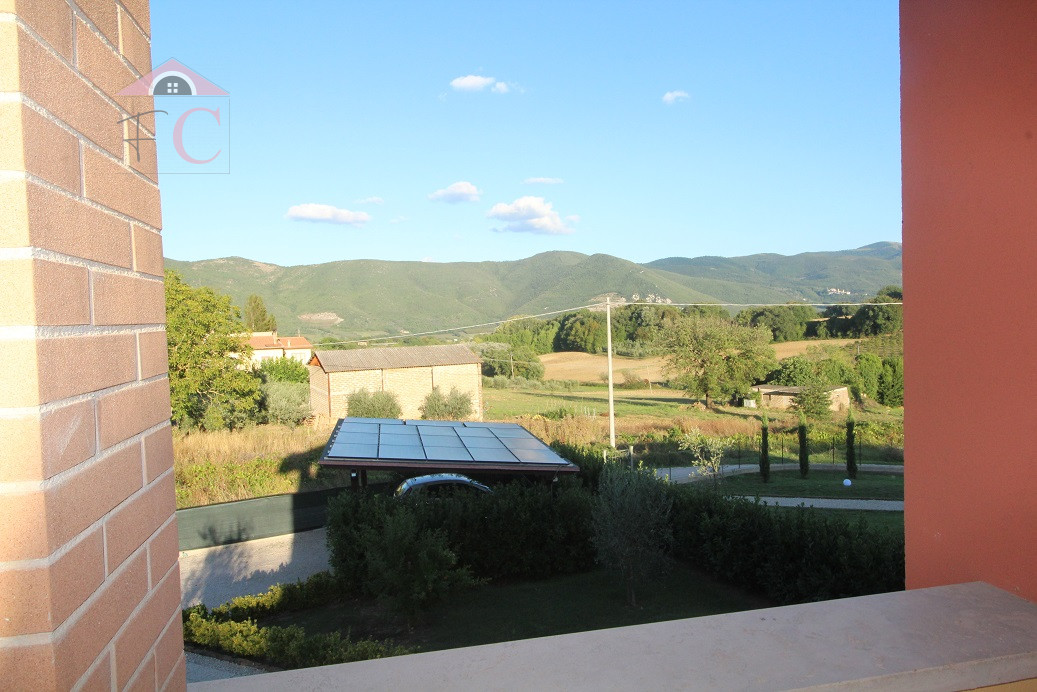NARNI: Appartamento in ottimo stato con balcone e garage